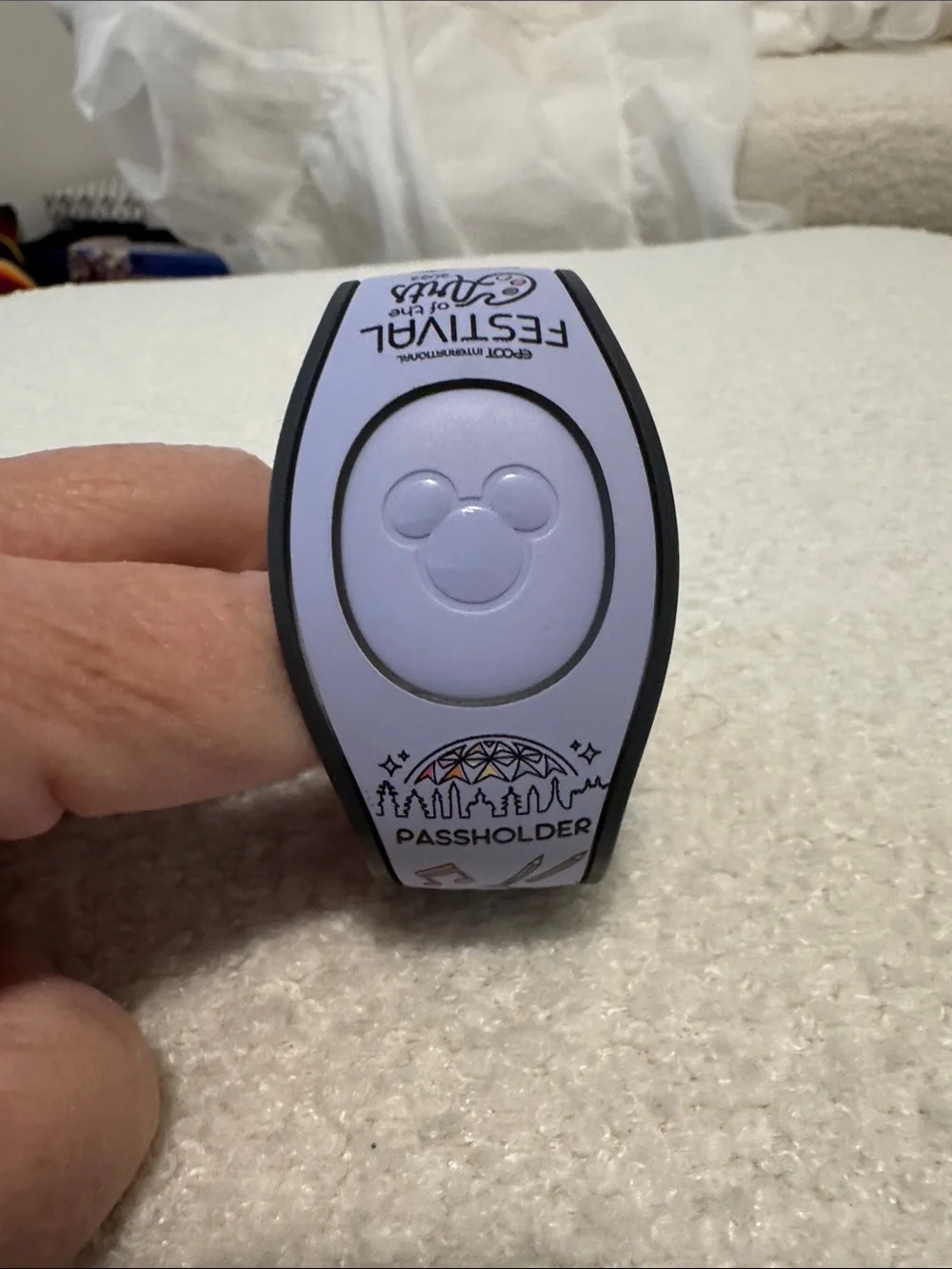 Disney Festival of the Arts Lavender limited edition MagicBand with Black Trim